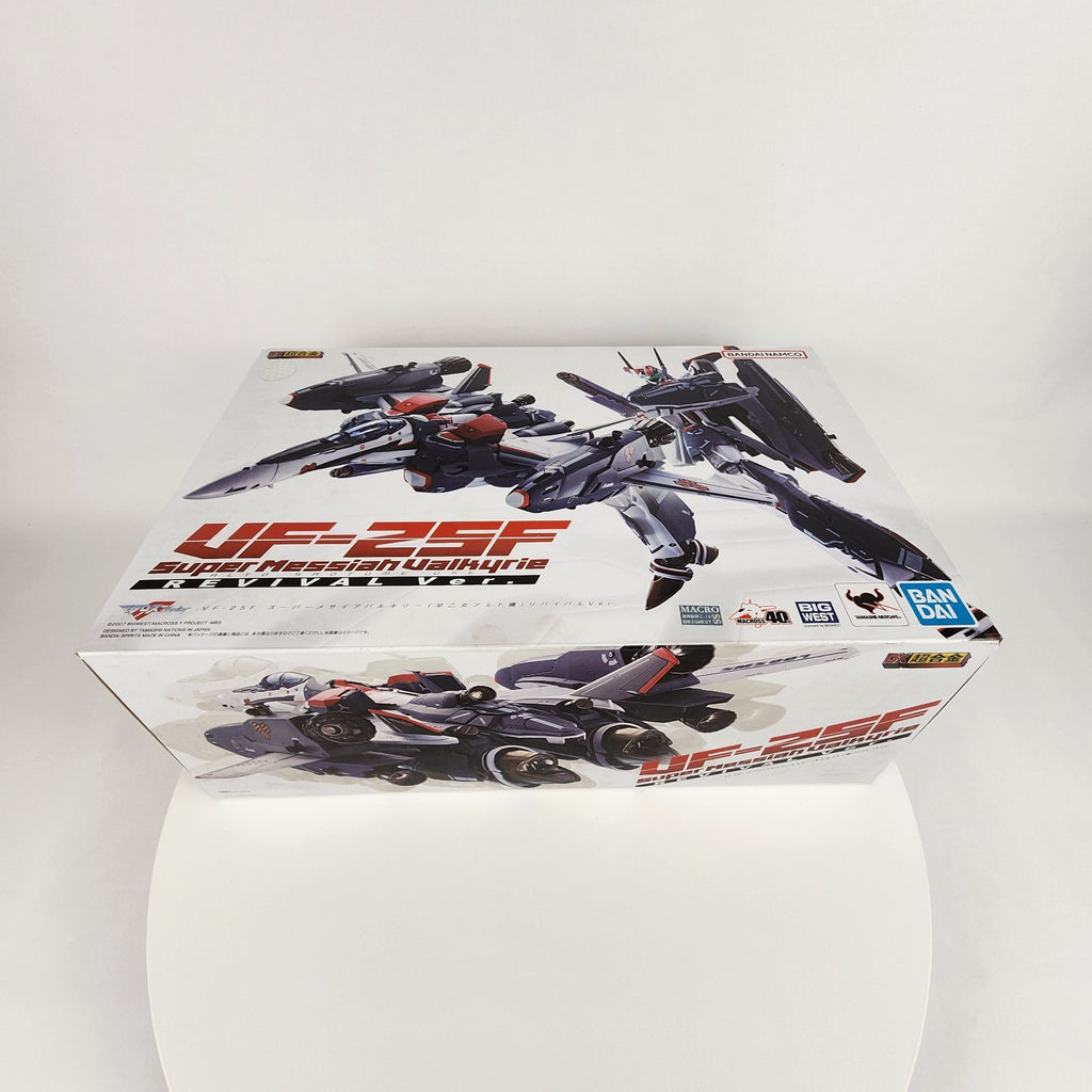 Macross VF-25F Super Messiah Valkyrie Alto Saotome DX Chogokin Figure