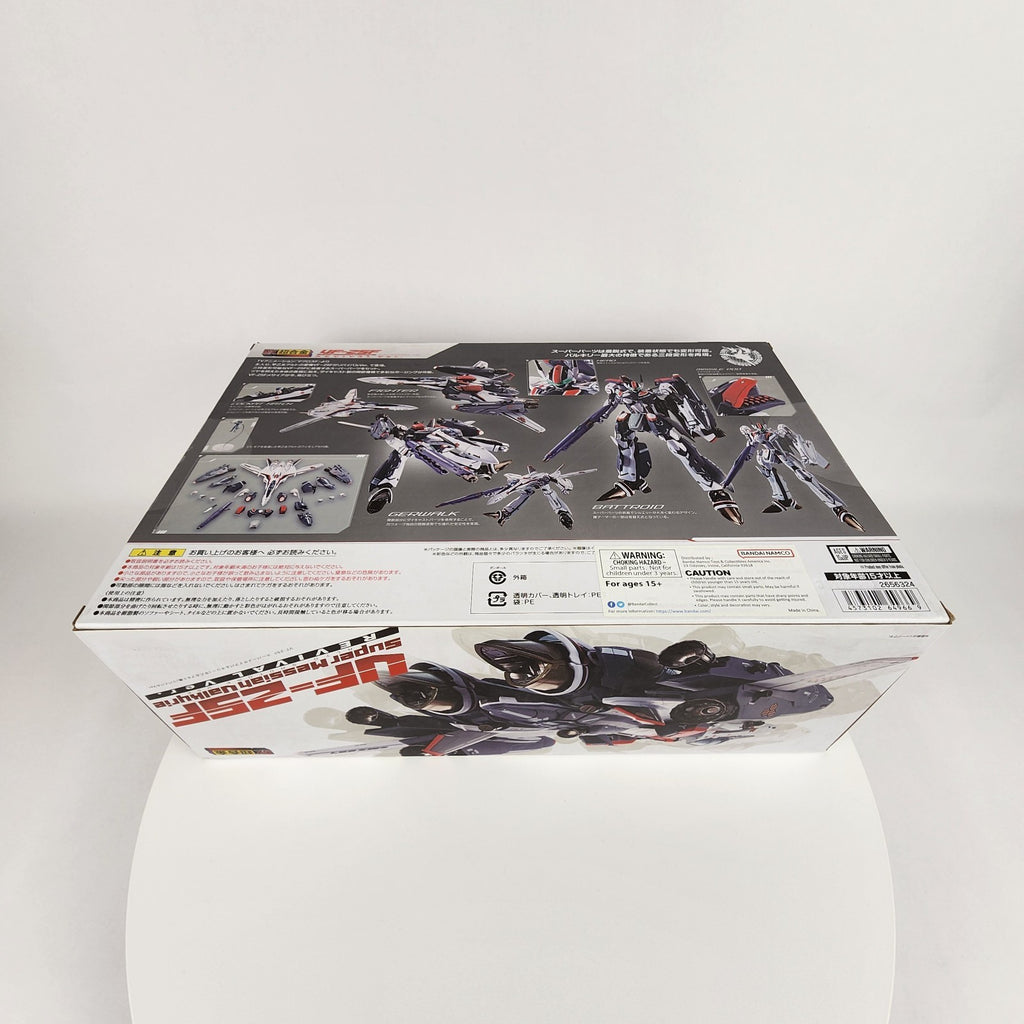 Macross VF-25F Super Messiah Valkyrie Alto Saotome DX Chogokin Figure
