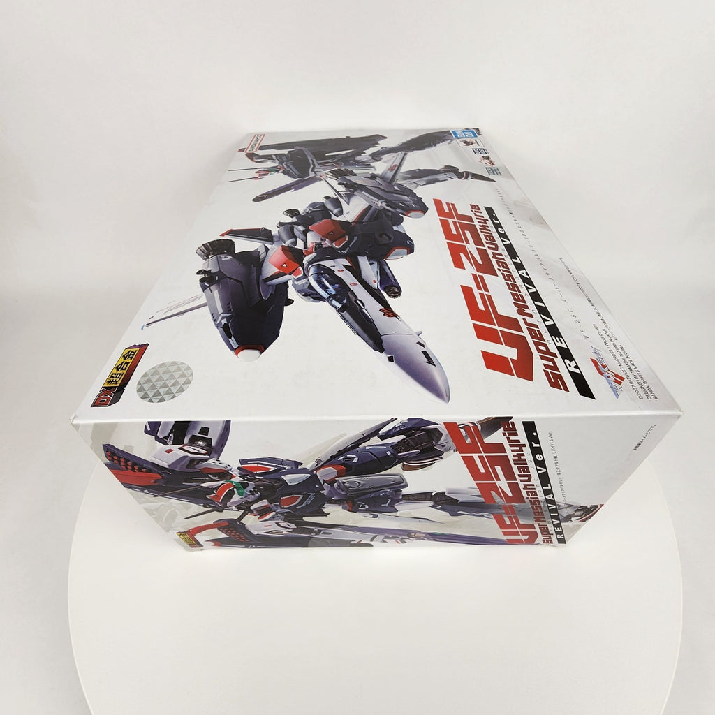 Macross VF-25F Super Messiah Valkyrie Alto Saotome DX Chogokin Figure