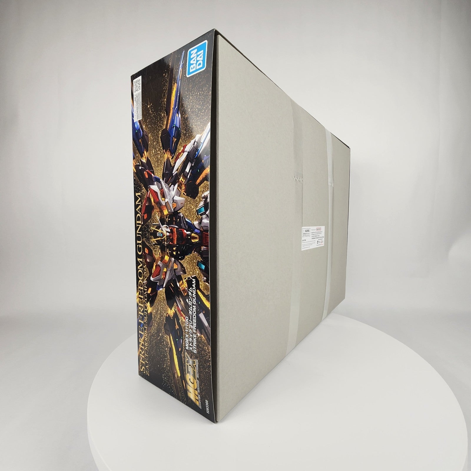 Bandai MGEX Strike Freedom Gundam 1/100 Model Kit Gundam SEED Destiny New