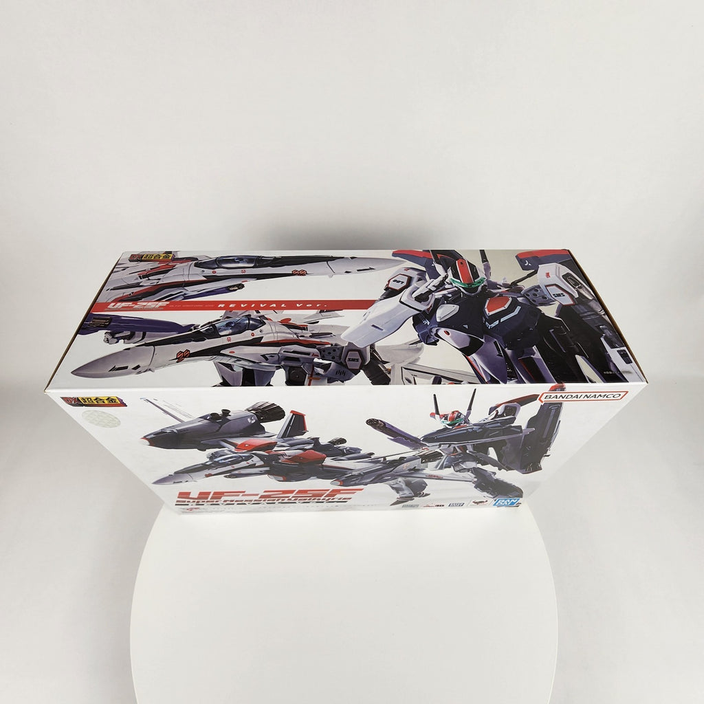 Macross VF-25F Super Messiah Valkyrie Alto Saotome DX Chogokin Figure